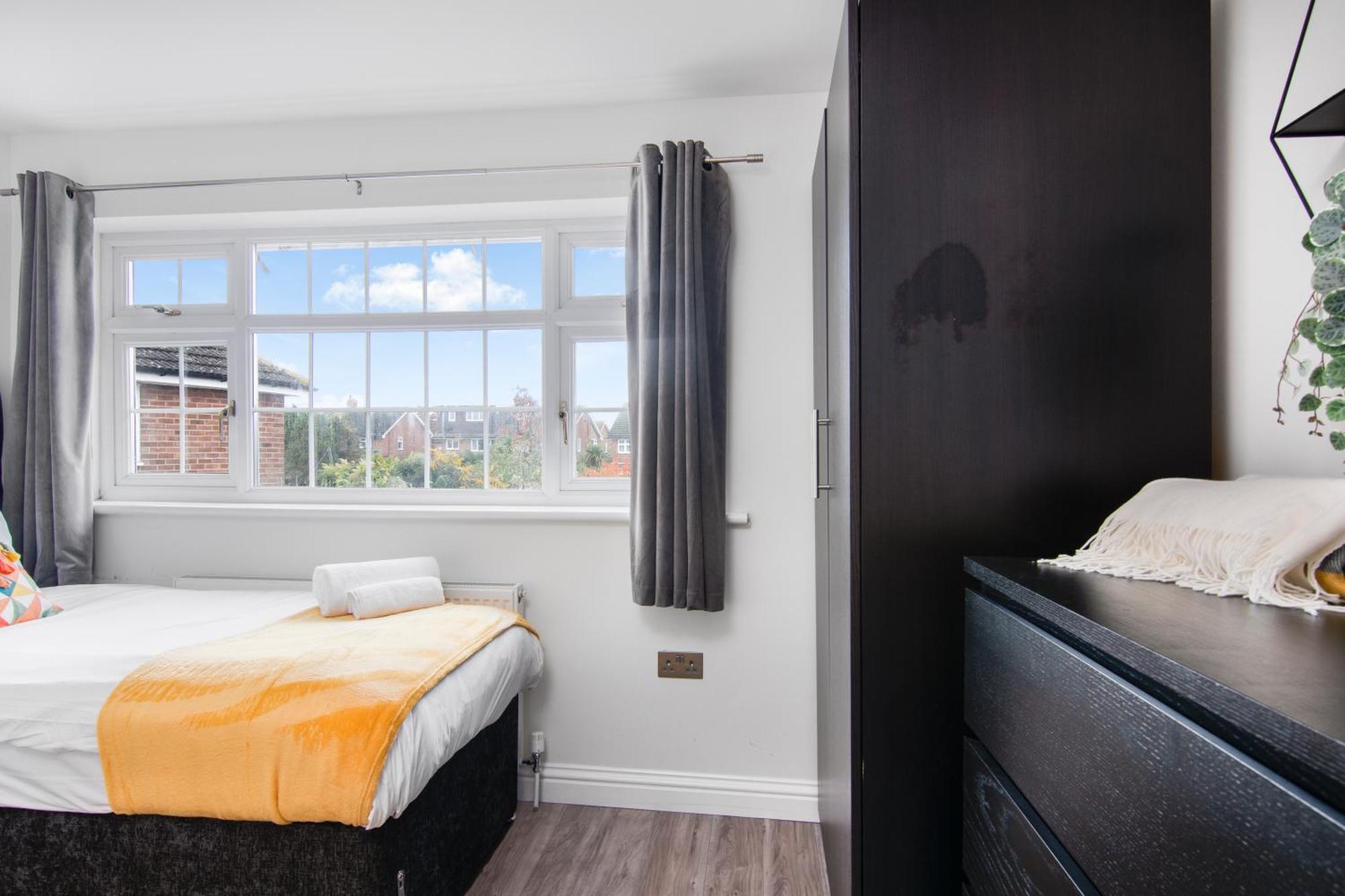 Onsitestays - Spacious 3 Bed House With Garden, Wifi & 4 Plus Parking Грейвсенд Екстер'єр фото